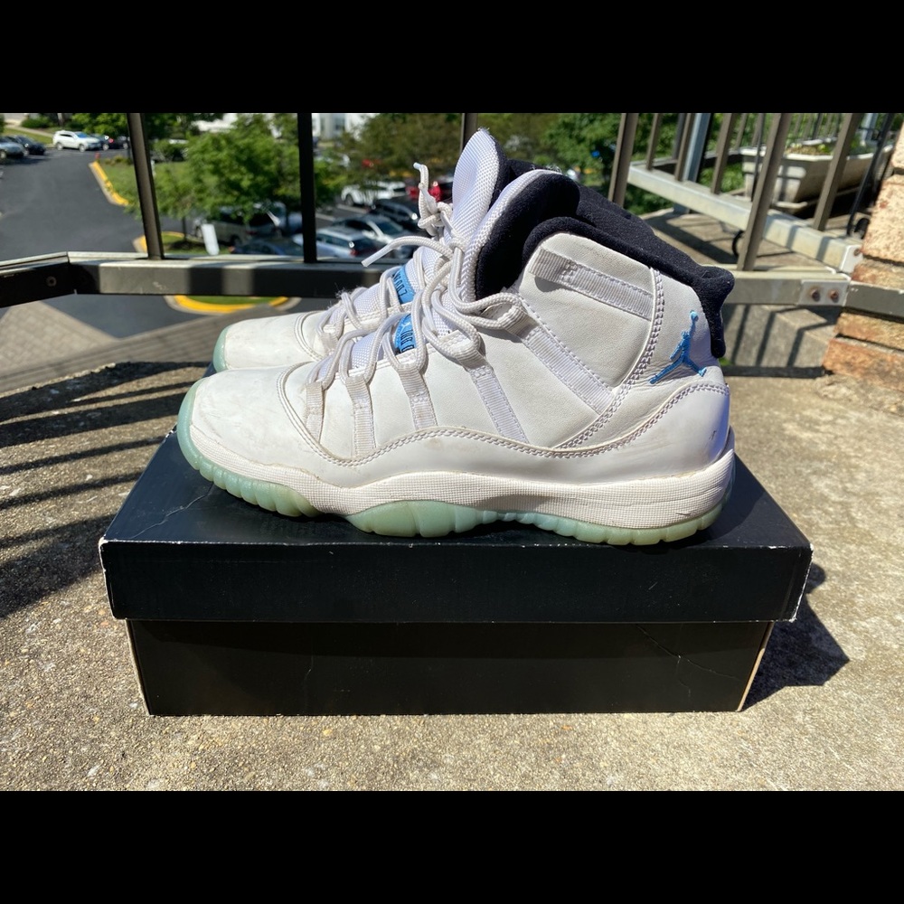 Air Jordan Retro “Legend Blue” 11s